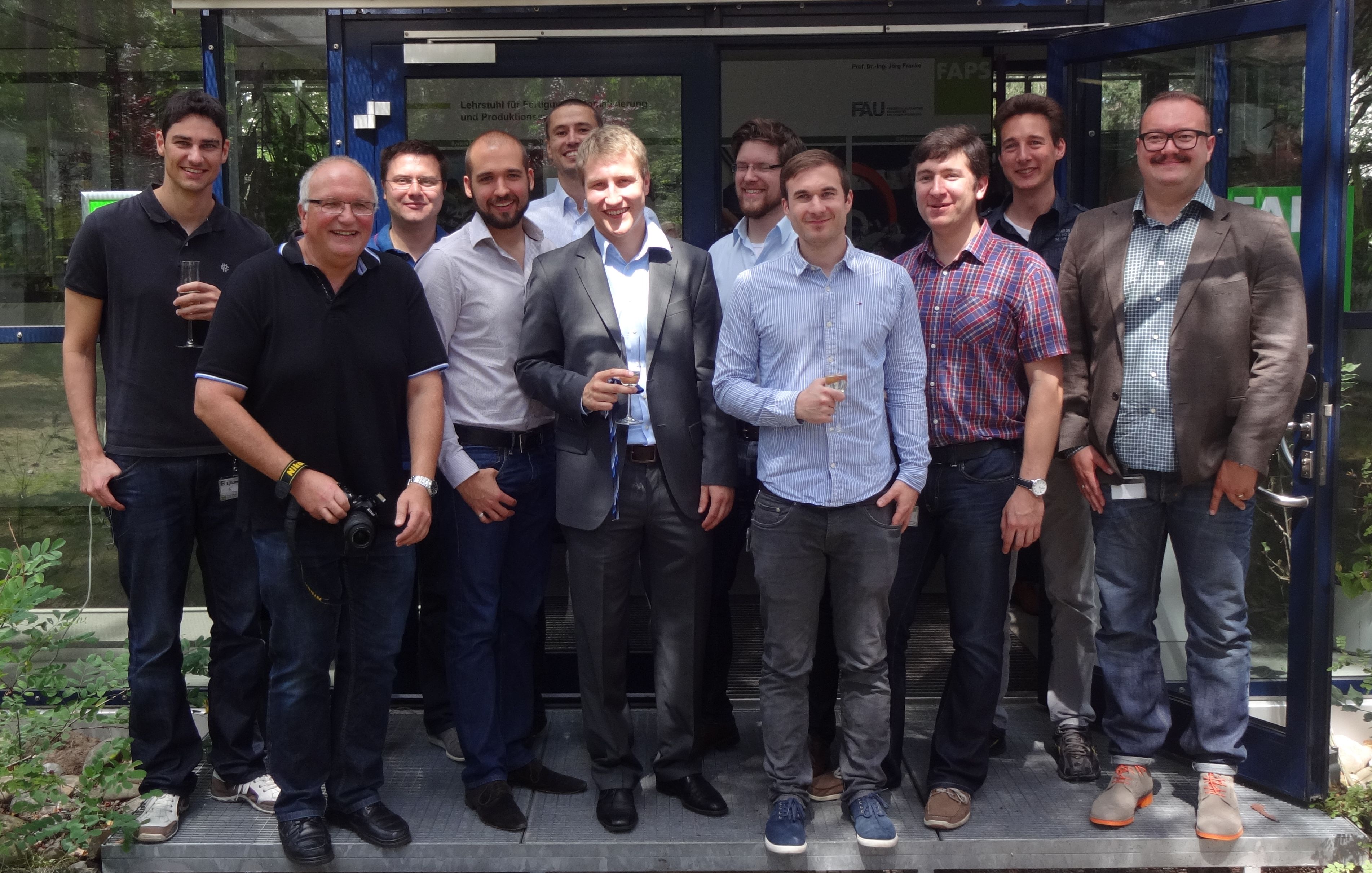 Zum Artikel "14.07.2014: Thomas Albrecht schließt Promotion „Optimierte Fertigungstechnologien für Rotoren getriebeintegrierter PM-Synchronmotoren von Hybridfahrzeugen“ ab"