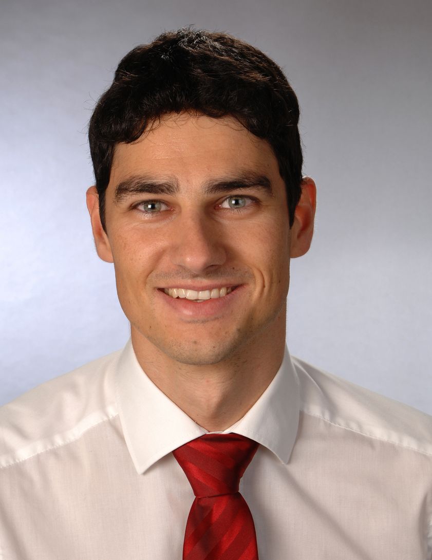 Zum Artikel "30.07.2014: Florian Risch schließt Promotion zum Thema „Planning and Production Concepts for Contactless Power Transfer Systems for Electric Vehicles“ ab"
