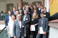 Zum Artikel "02.06.2016: Studienpreis 2015 der SEW-EURODRIVE-Stiftung verliehen an FAPS-Absolventin Mona Hußnätter"