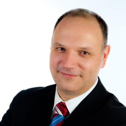 Zum Artikel "01.10.2013: Stefan Slama als Professor für  Supply Chain Management  an die Hochschule Ansbach berufen"