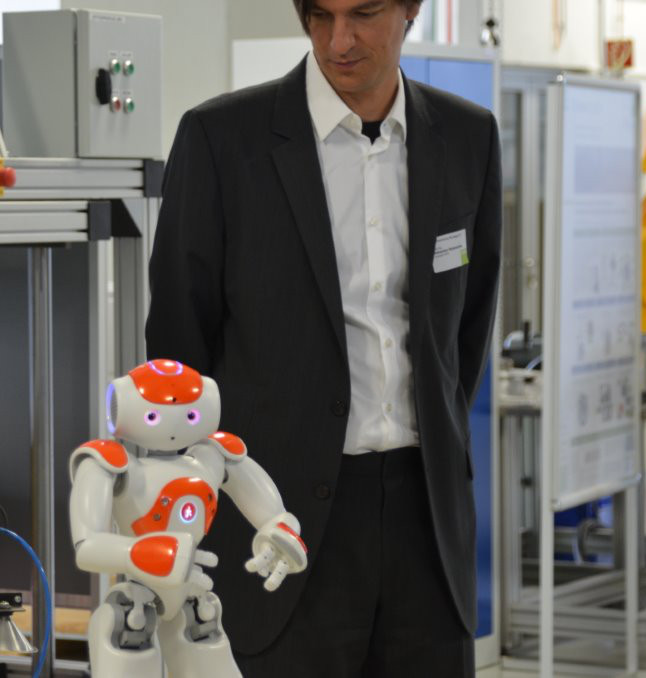 Zum Artikel "10.07.2015: Nürnberger Nachrichten berichten über die FAPS-TT Fachtagung „Mensch-Roboter-Kollaboration“"