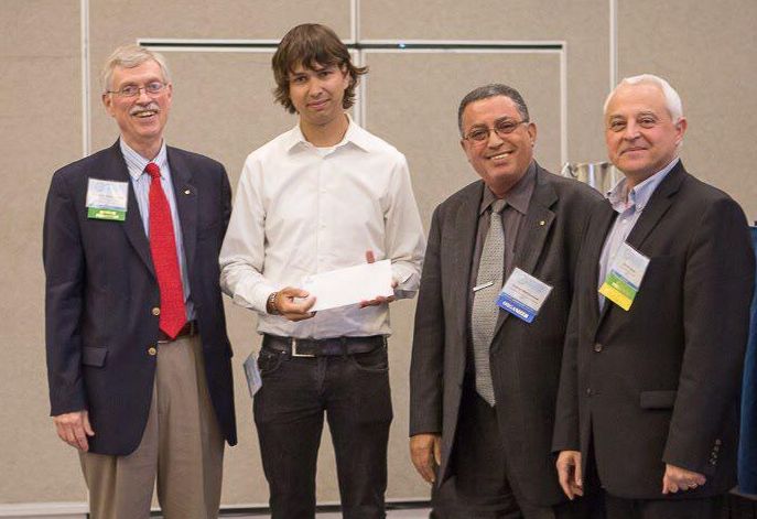 Zum Artikel "24.05.2017: Best Paper Award der IEEE IEMDC 2017 in Miami (USA) für Alexander Kühl"