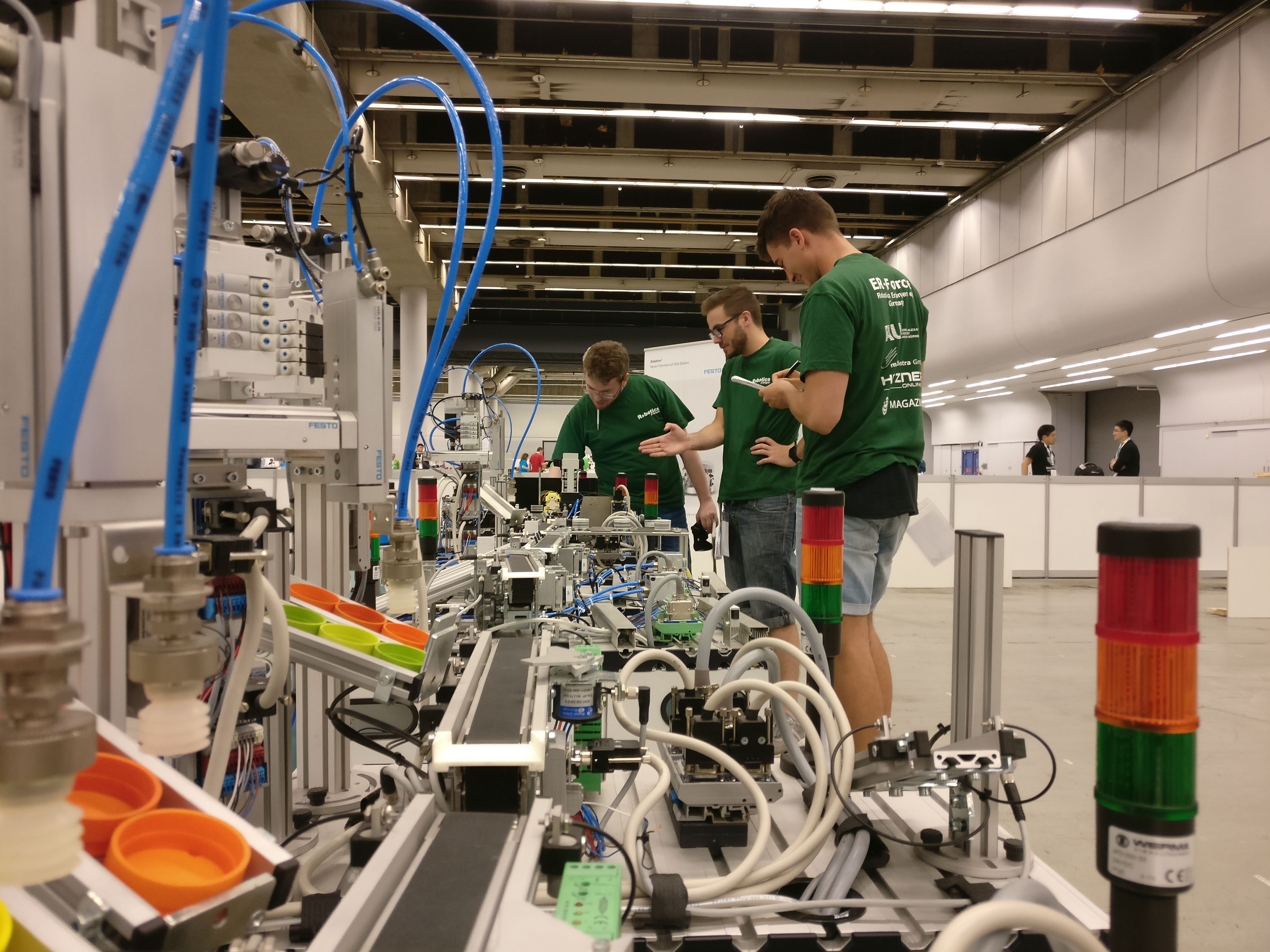 Zum Artikel "19.06.2018: RoboCup 2018 | Erster Turniertag: 3 Spiele – 3 Siege"