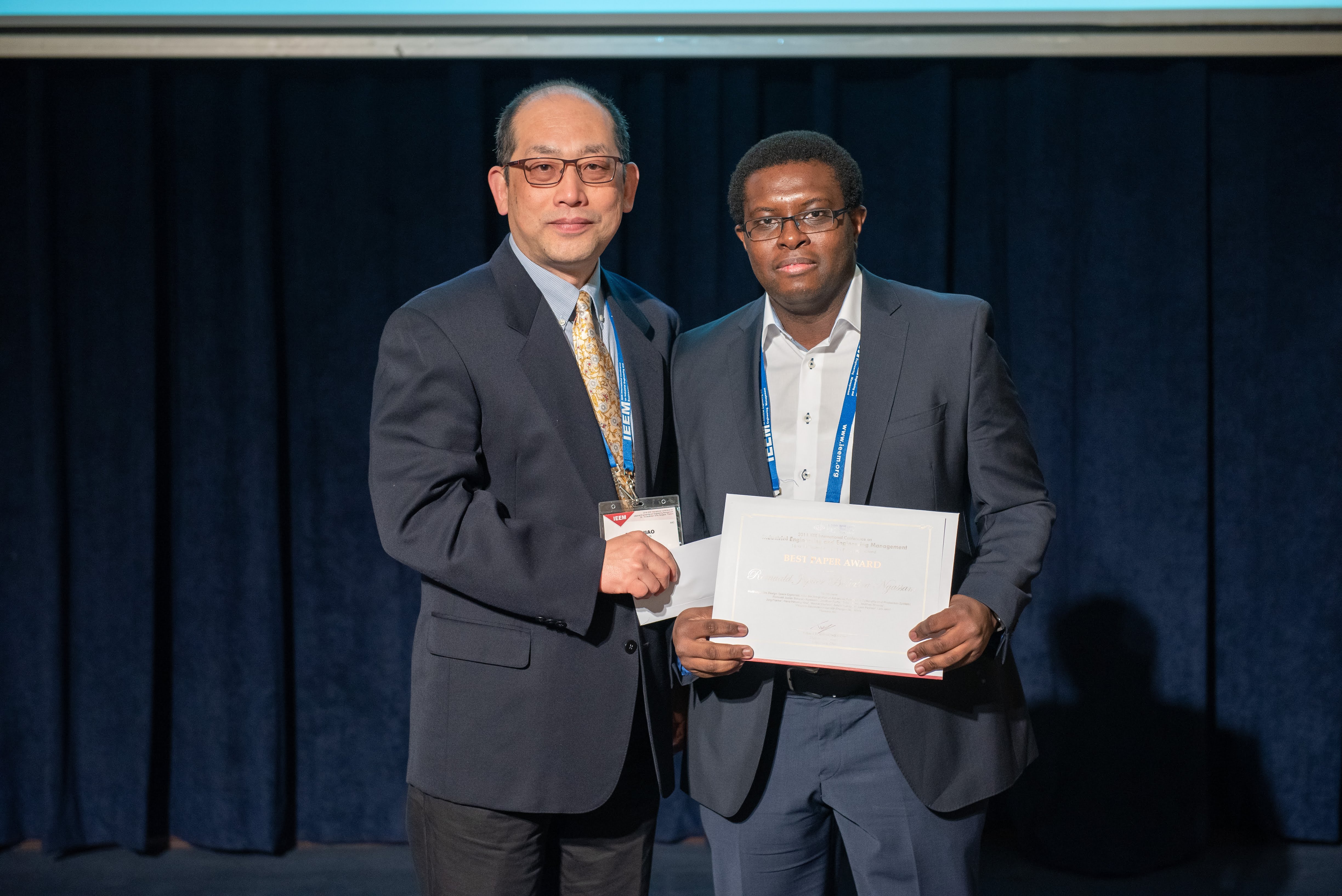 Zum Artikel "19.12.2018: Best Paper Award der IEEE IEEM 2018 für Jupiter Bakakeu in Bangkok, Thailand"