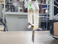 SoftGripper hilft beim Aufheben von Gegenständen
