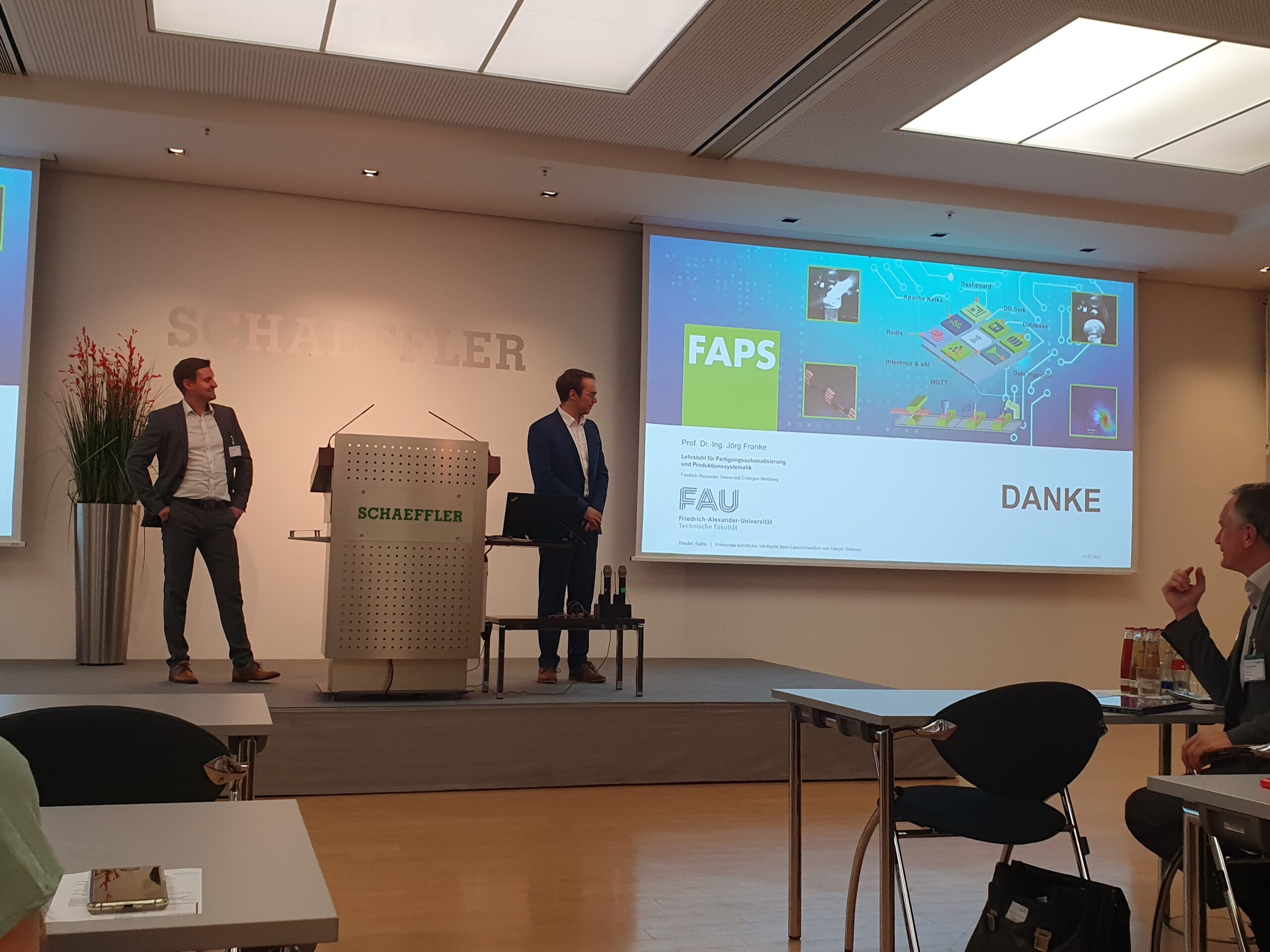 Zum Artikel "14.07.2023: Erfolgreicher Re-Start des FAPS Automotive Round Table"