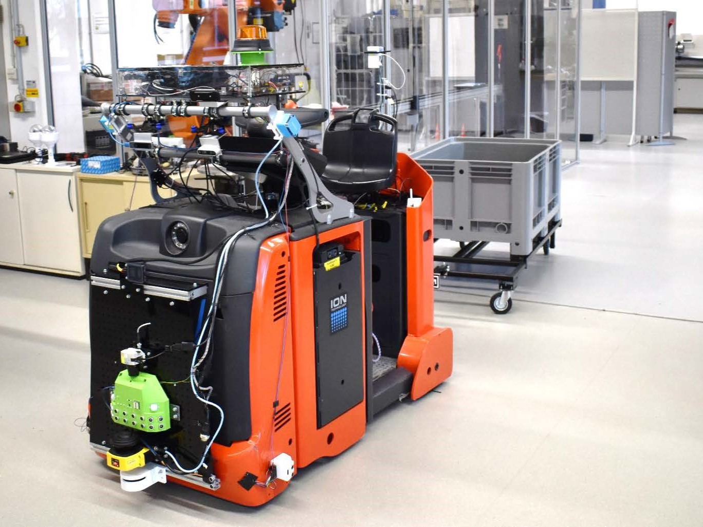 Zum Artikel "Autonomer Routenzugschlepper Linde P50C ION"