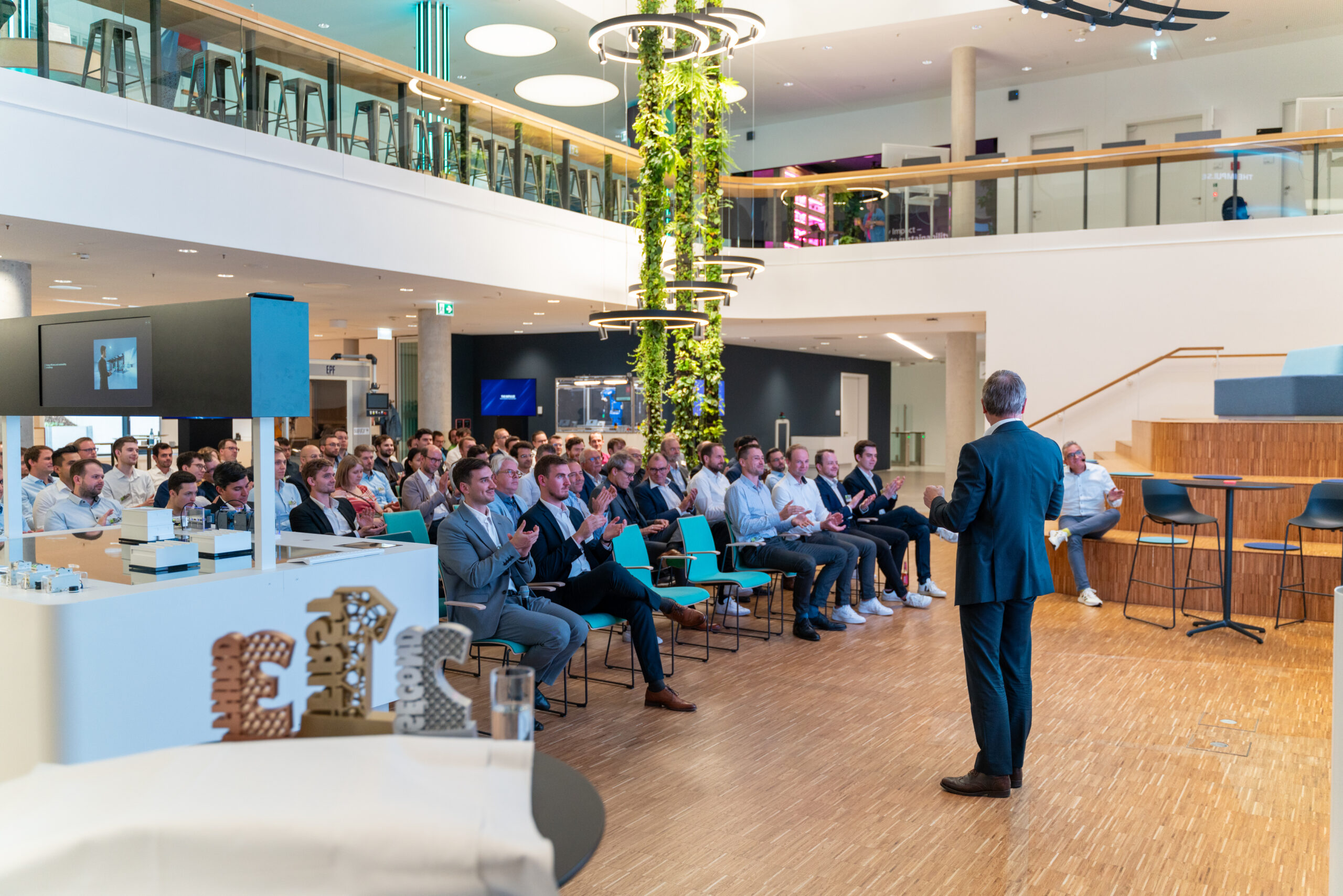 Zum Artikel "13.10.2023: FAPS Alumni Networking Event 2023 (FANE) im “The Impulse” Siemens Amberg"