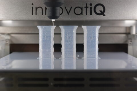 Zum Artikel "BA/PA/MA: Validierung der Modelle zur Vorhersage des Materialverhaltens von reaktivem Silikonkautschuk bei der additiven Fertigung"