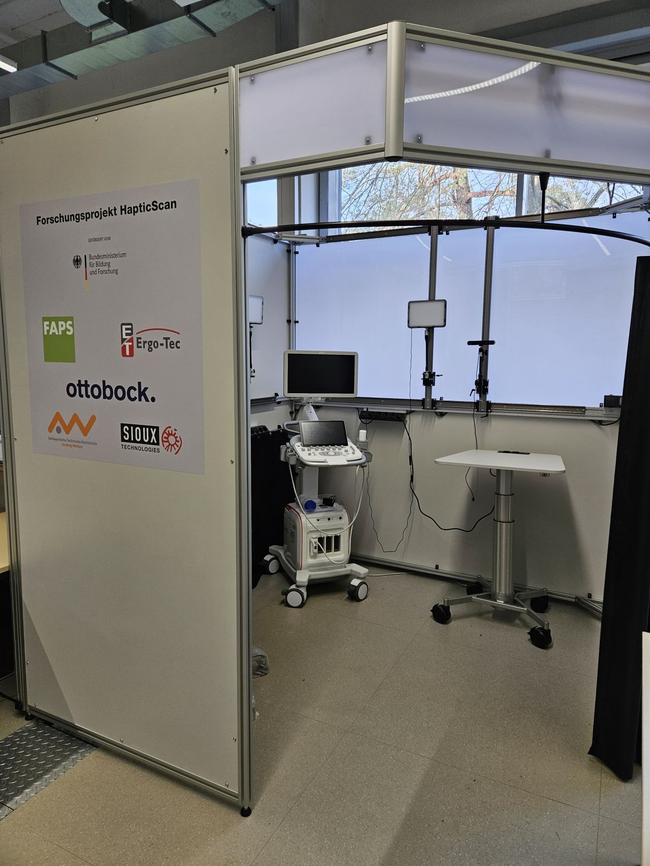 Zum Artikel "23.11.2023: Projekttreffen HapticScan am Lehrstuhl FAPS"