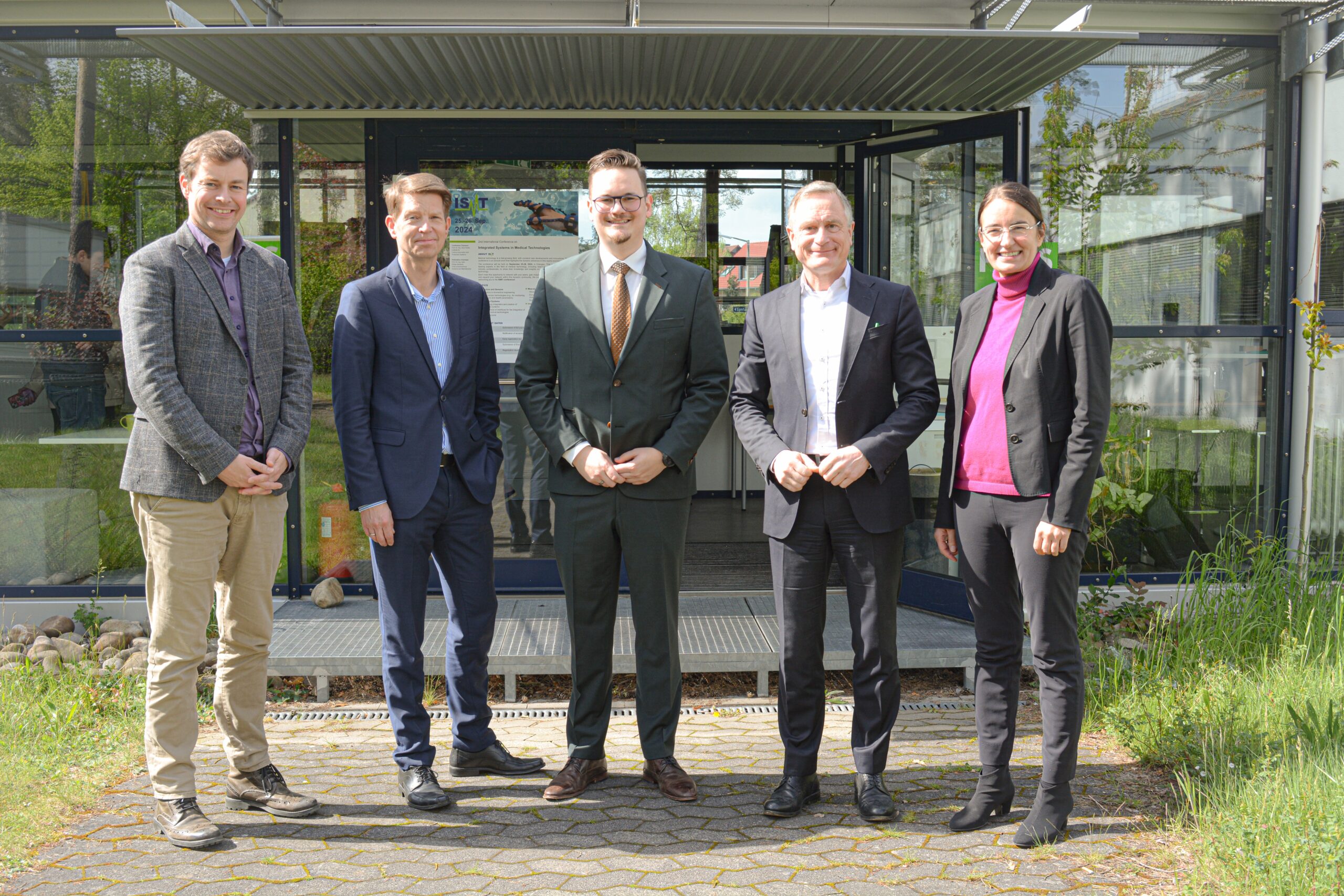 Zum Artikel "22.04.2024: Tobias Lechler schließt seine Promotion erfolgreich ab."