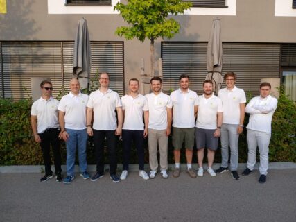 AT-Gruppenfoto