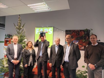 Zum Artikel "09.12.2024: Sebastian Hörlin schließt seine Promotion erfolgreich ab"