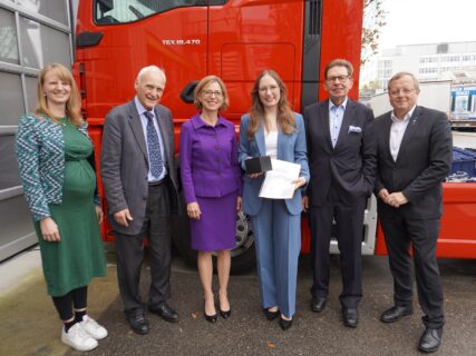 Zum Artikel "22.10.2024: Anja Preitschaft gewinnt Schnieder-Preis JUNGE MACHERIN 2024"