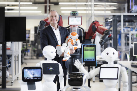 Zum Artikel "04.11.2025: Einblick in das Projekt ‚FORSocialRobots‘ im FAU Magazin 2025"