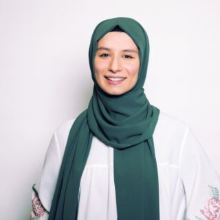 Zum Artikel "01.12.2025: Neue Mitarbeiterin am Lehrstuhl FAPS | Ece Karadag"