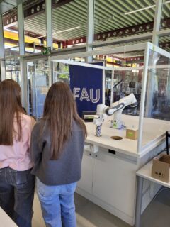 Zum Artikel "23.04.2026: Girls’ Day am Lehrstuhl FAPS"